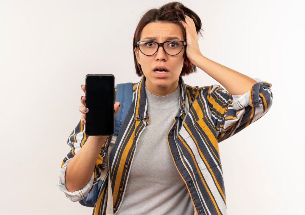 Celulares 2023: Não tenha dor de cabeça e proteja o seu com o seguro celular Ciclic.| Foto: Freepik.