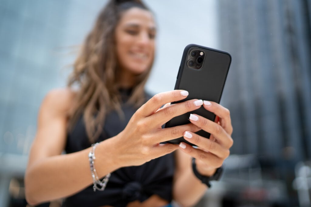 Como rastrear iPhone? Continue lendo para entender. l Foto: Freepik.