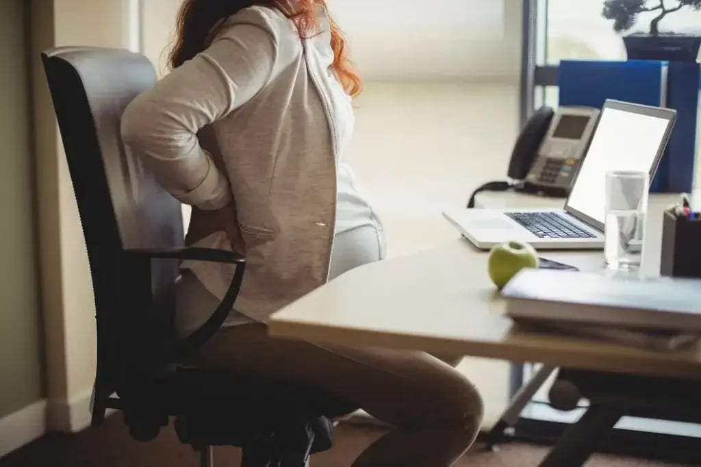 Ergonomia no trabalho: saiba como prevenir dores e aumentar produtividade. l Foto: Freepik