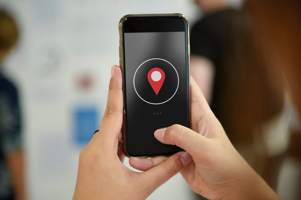 Escolher o seguro celular ideal para ambientes urbanos requer atenção à cobertura oferecida.