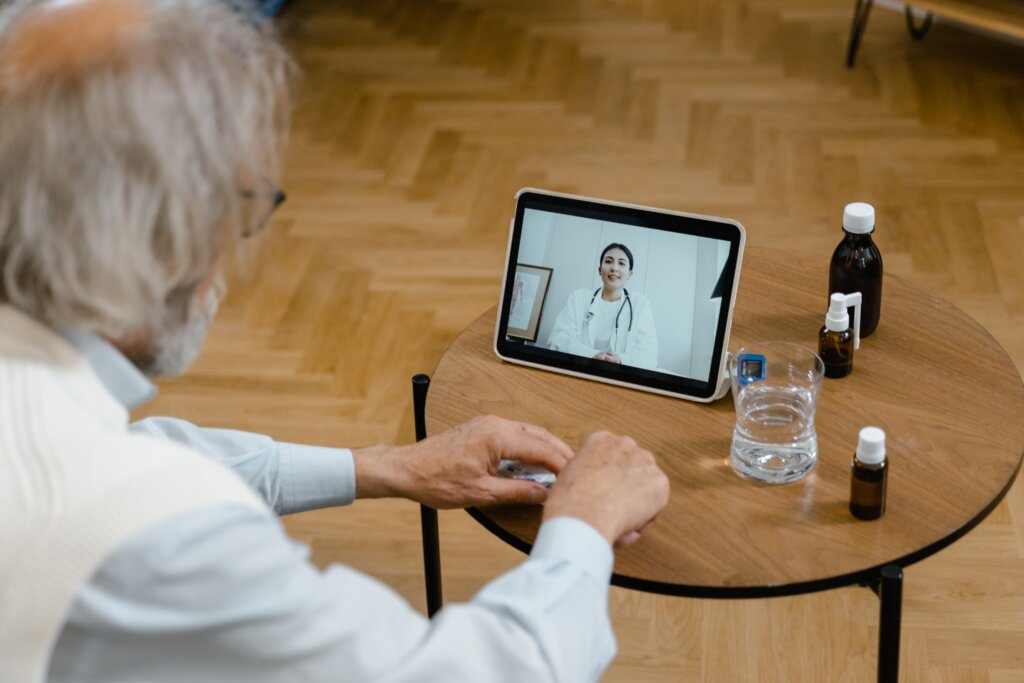 Saiba como a telemedicina veio para revolucionar os tratamentos de Alzheimer. | Foto: Pexels.