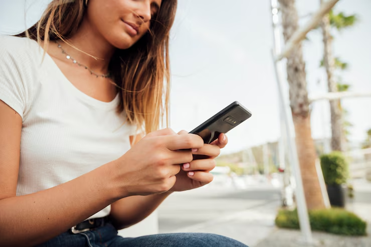 Em que o celular pode ser prejudicial para sua saúde? Saiba mais. | Foto: Freepik.