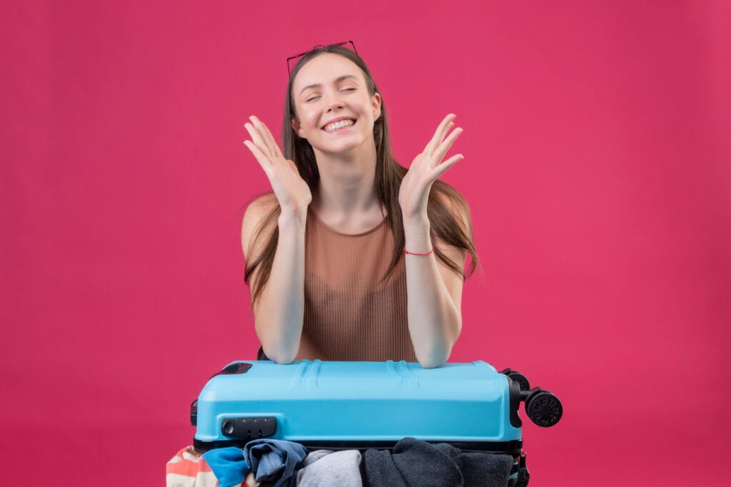 Saiba como maximizar espaço na mala para viagem. | Foto: Freepik.